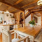 In Mit Gepflegtem Garten By Interhome Σπίτι διακοπών